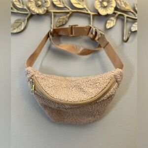 NWOT Pink Lily Camel Teddy Belt Bag